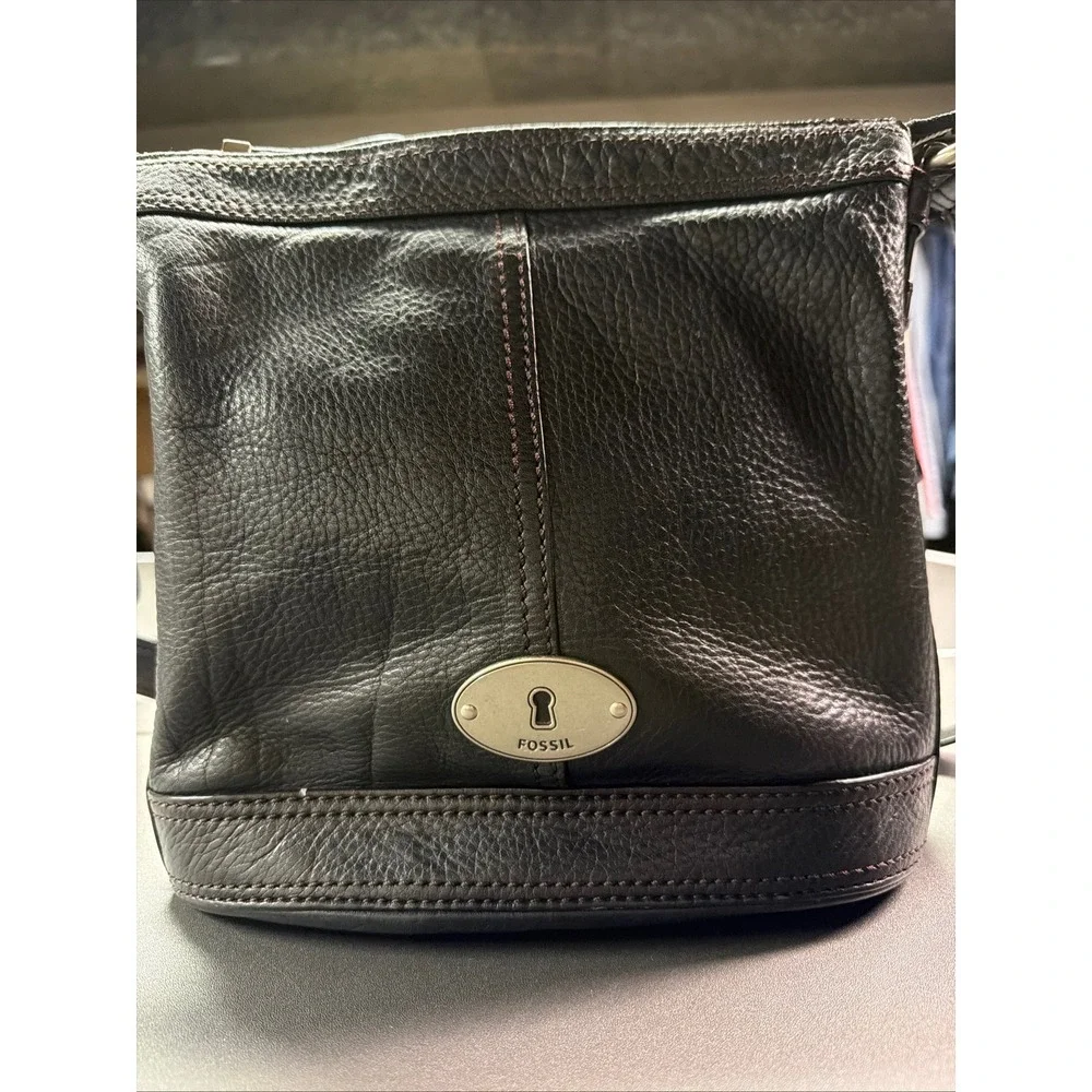 Fossil Black Pebbled Leather Crossbody Bag ZB2544 Silver Tone Keyhole Logo‎